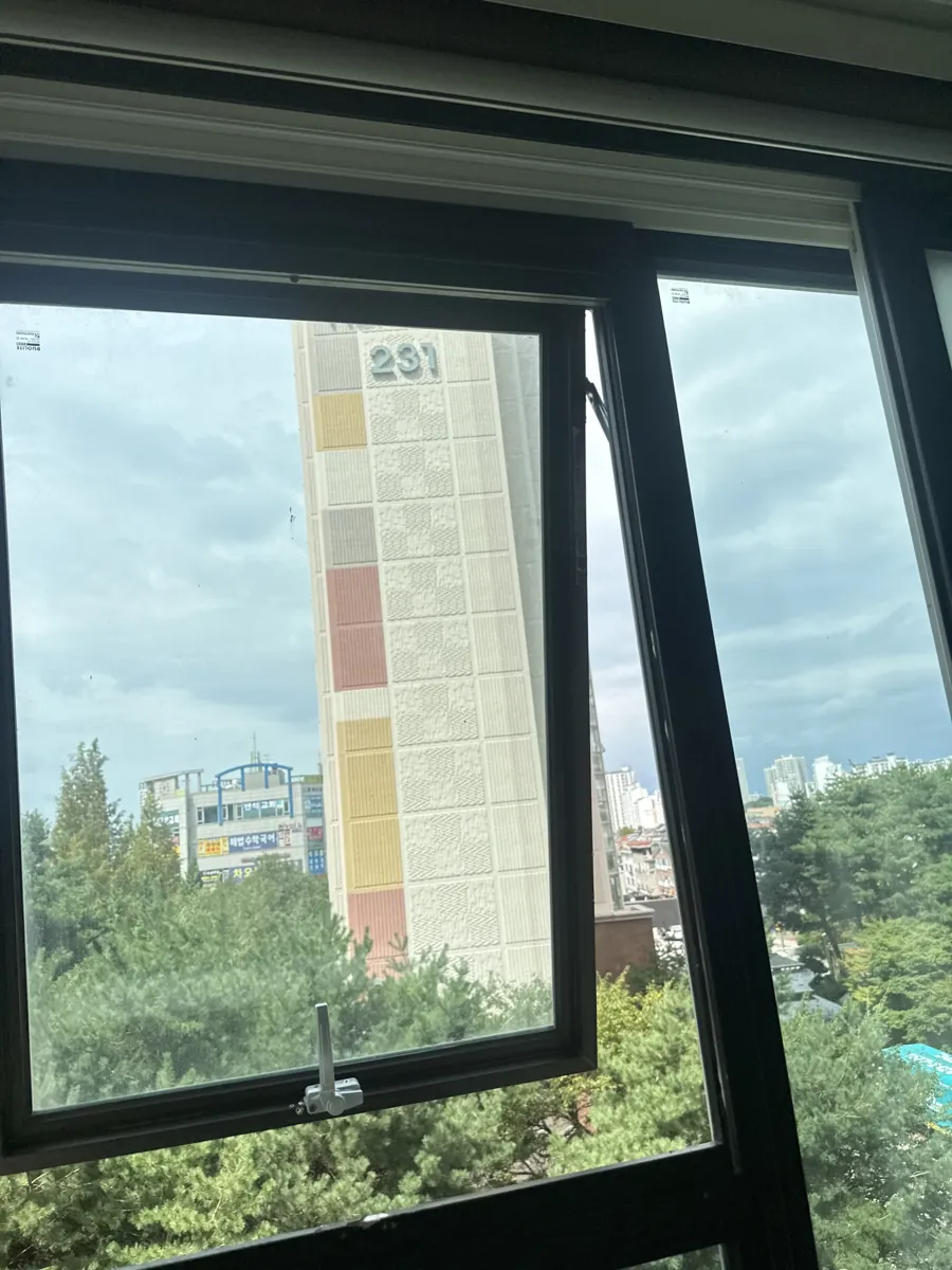 큰 상단 개폐창 비틀림 수리 이후