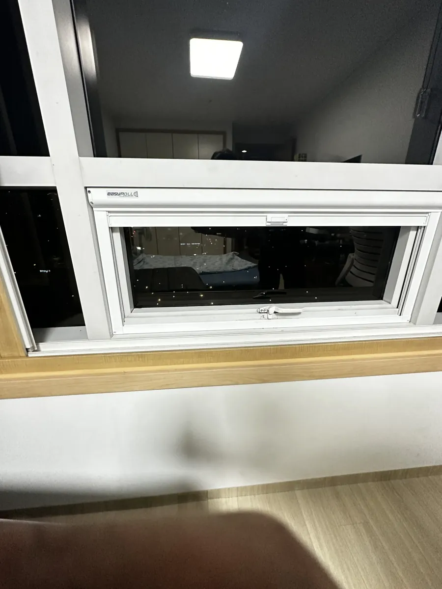 흰색 프레임 개폐창 틀어짐 수리 이후